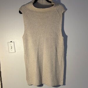 Aritzia Wilfred Cream Knit Sleeveless knit
Sweater Vest • wool made in Italy • M